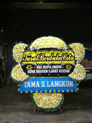 Papan Bunga Duka di Monano